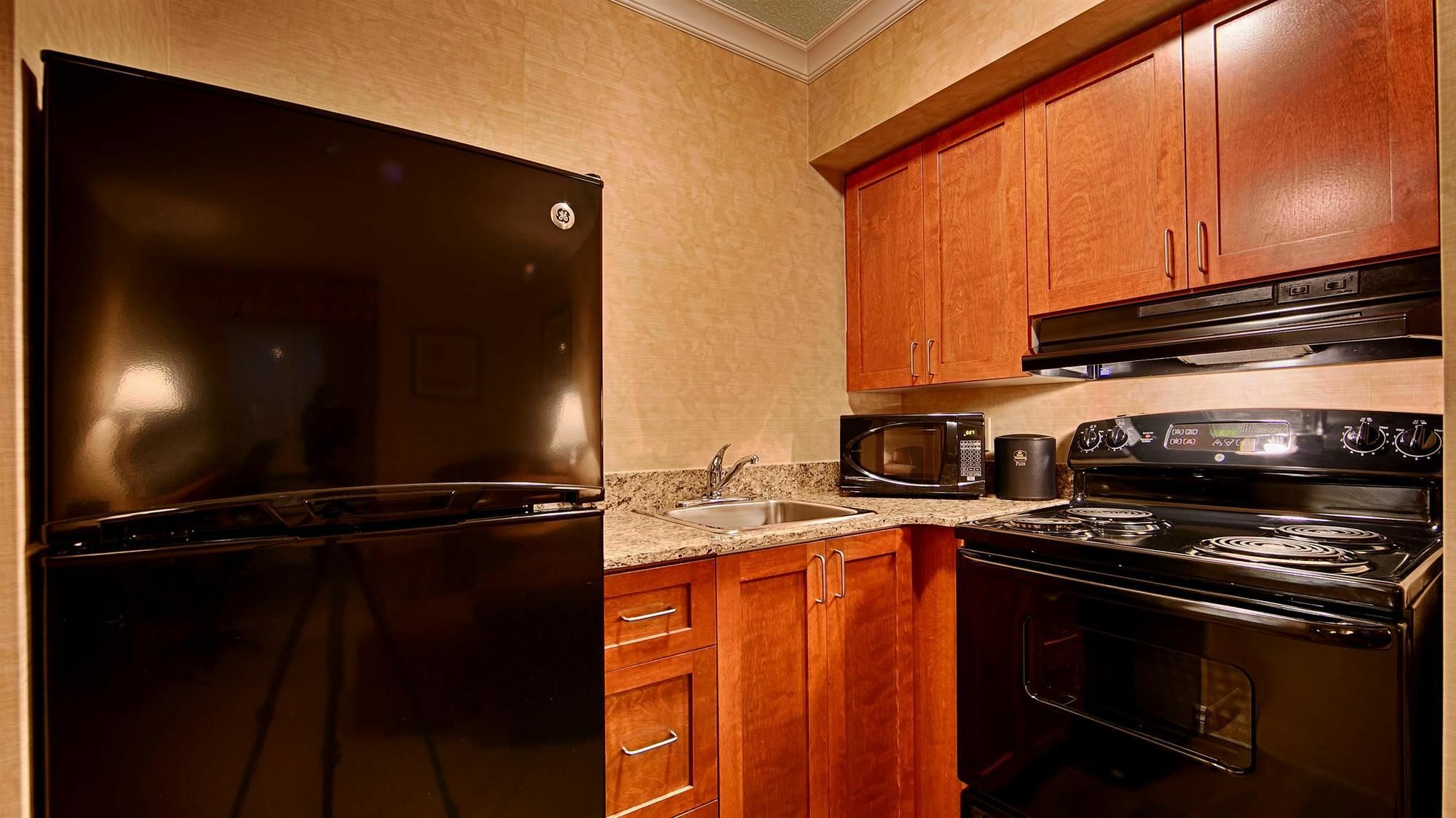 Best Western Plus Rose City Suites Welland Exteriör bild